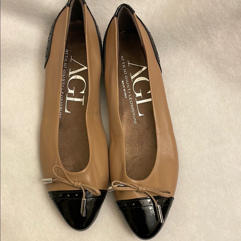 AGL Women's Tan and Black Leather Flats size 35